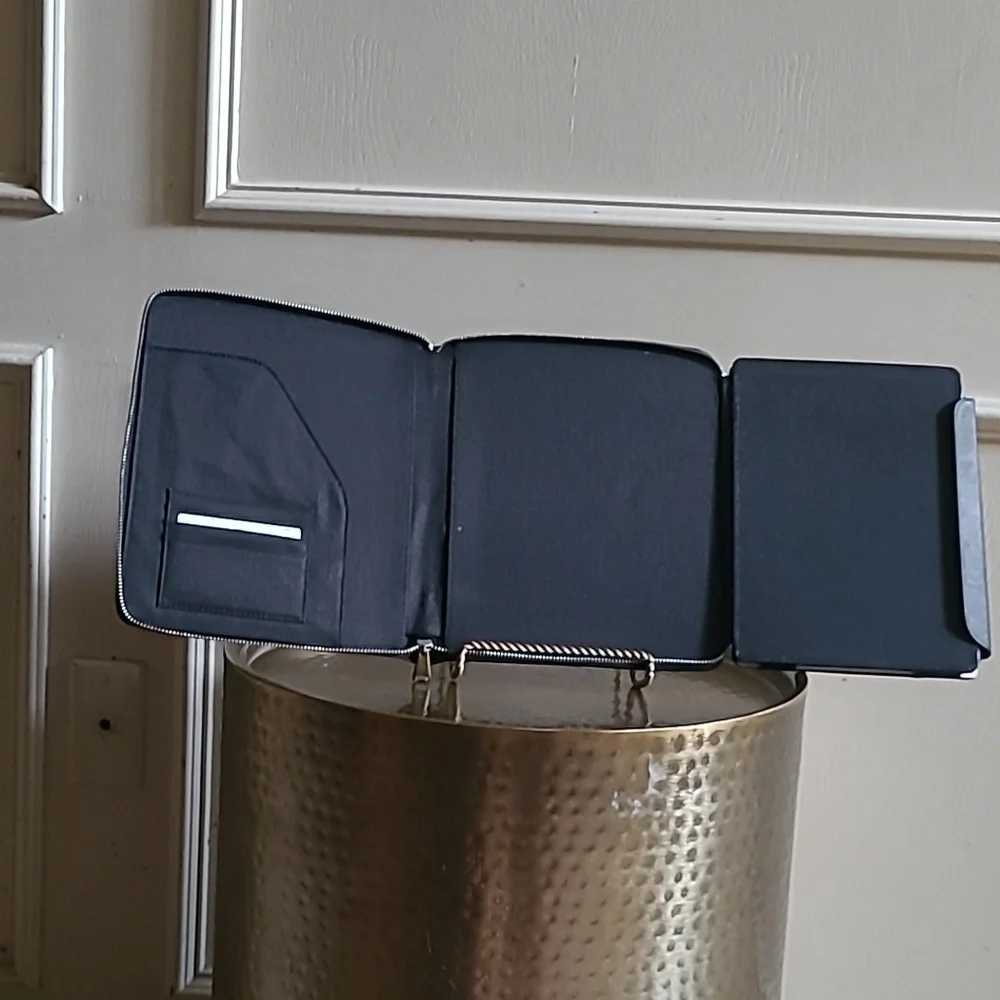 NEW Fossil Black 100% Leather iPad Zip Around Tech Easel Case SL4801 $95 - Picture 5 of 8